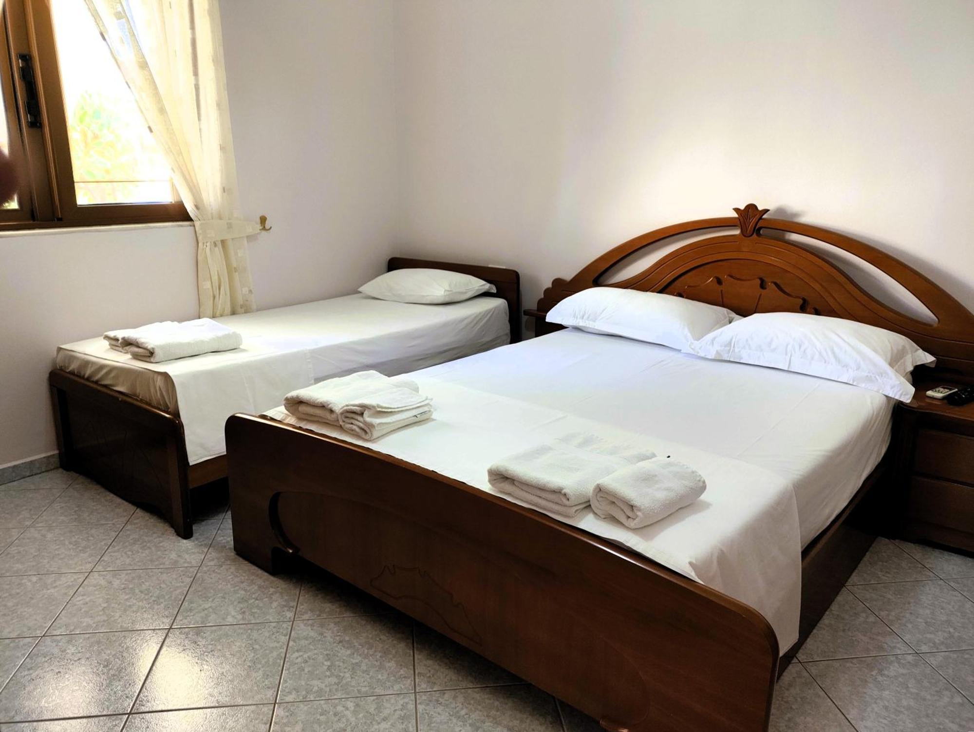 Hola Rooms 卡萨米尔 外观 照片